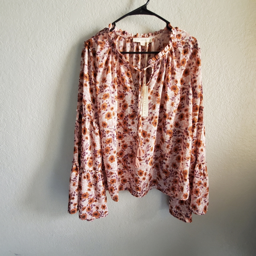 LoveStitch Top. NWT.